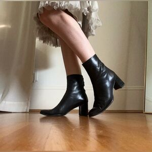 Stunning Stuart Weitzman Boots 🖤